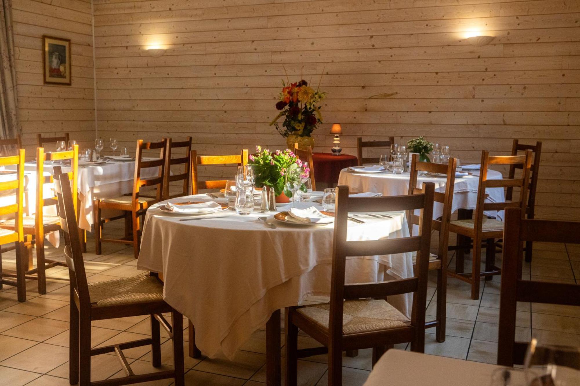 Hotel Restaurant Des Thermes Castera-Verduzan Екстер'єр фото