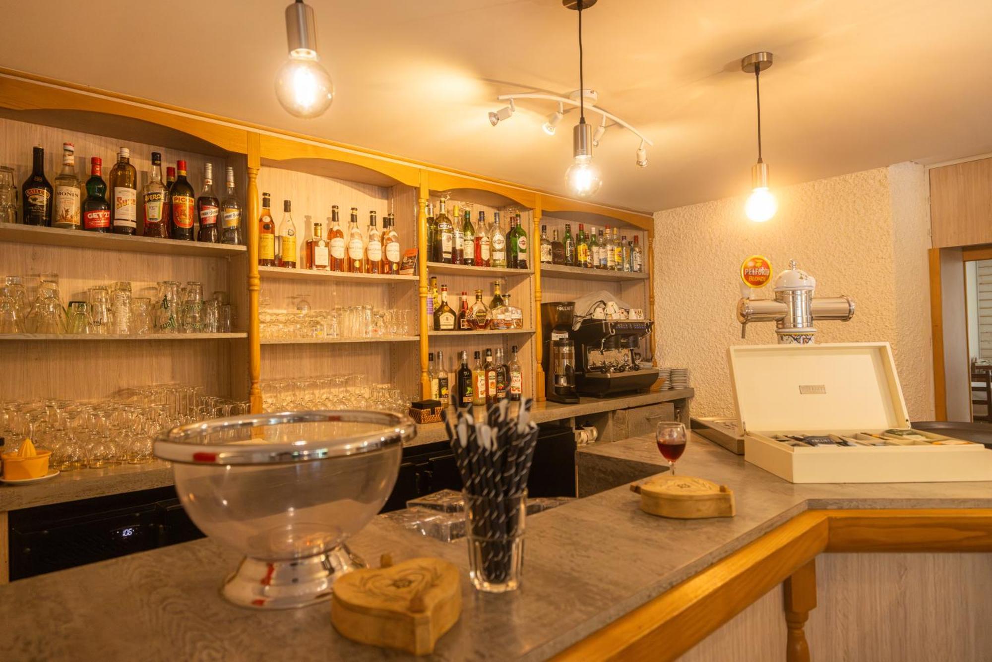 Hotel Restaurant Des Thermes Castera-Verduzan Екстер'єр фото