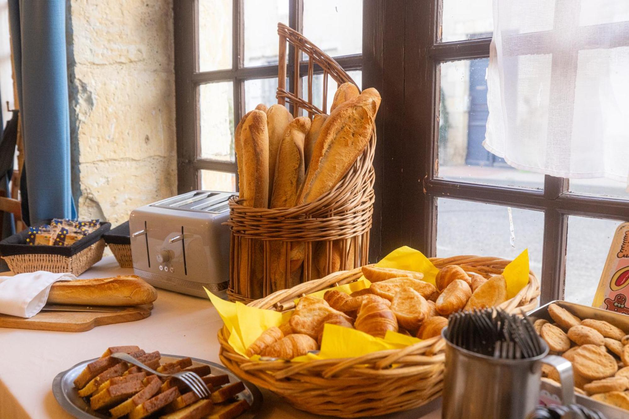 Hotel Restaurant Des Thermes Castera-Verduzan Екстер'єр фото
