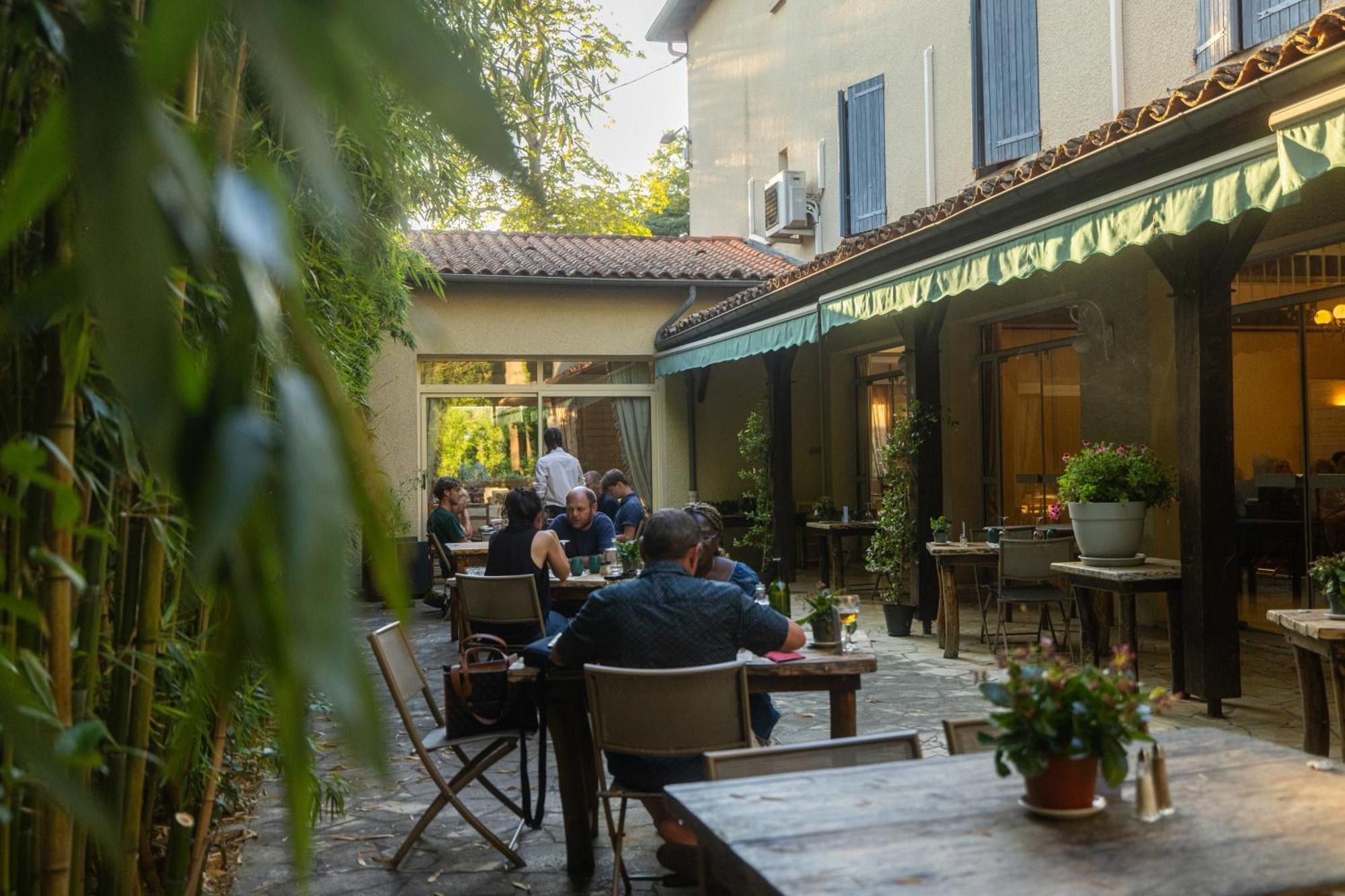 Hotel Restaurant Des Thermes Castera-Verduzan Екстер'єр фото