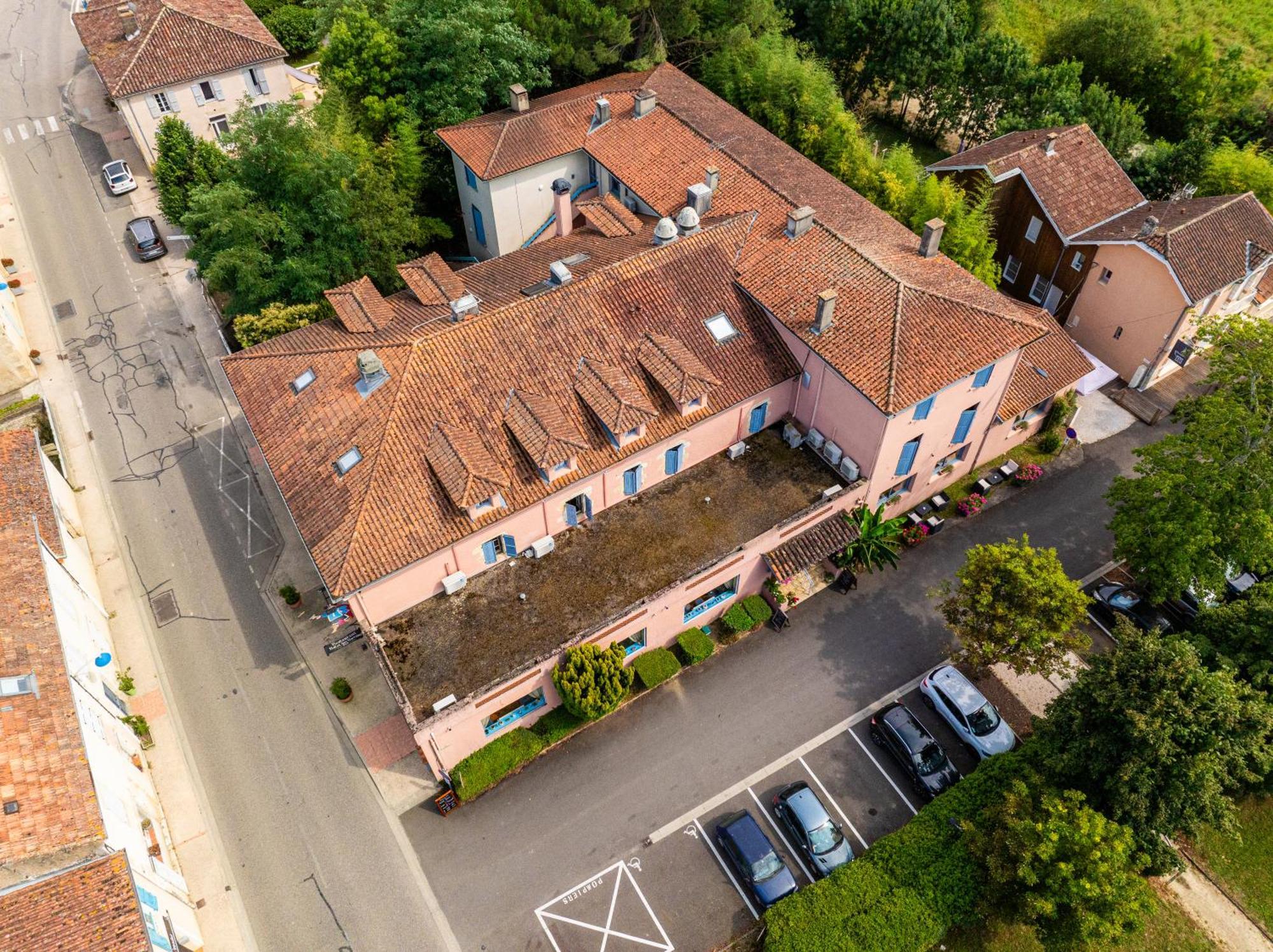 Hotel Restaurant Des Thermes Castera-Verduzan Екстер'єр фото